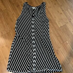 Black and white A-line T-shirt dress. Short knee length & sleeveless.